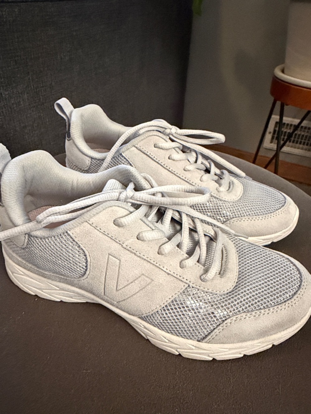 Vionic Aviate Orthotic Supportive Womens 7 Sneakers White/Silver Mesh